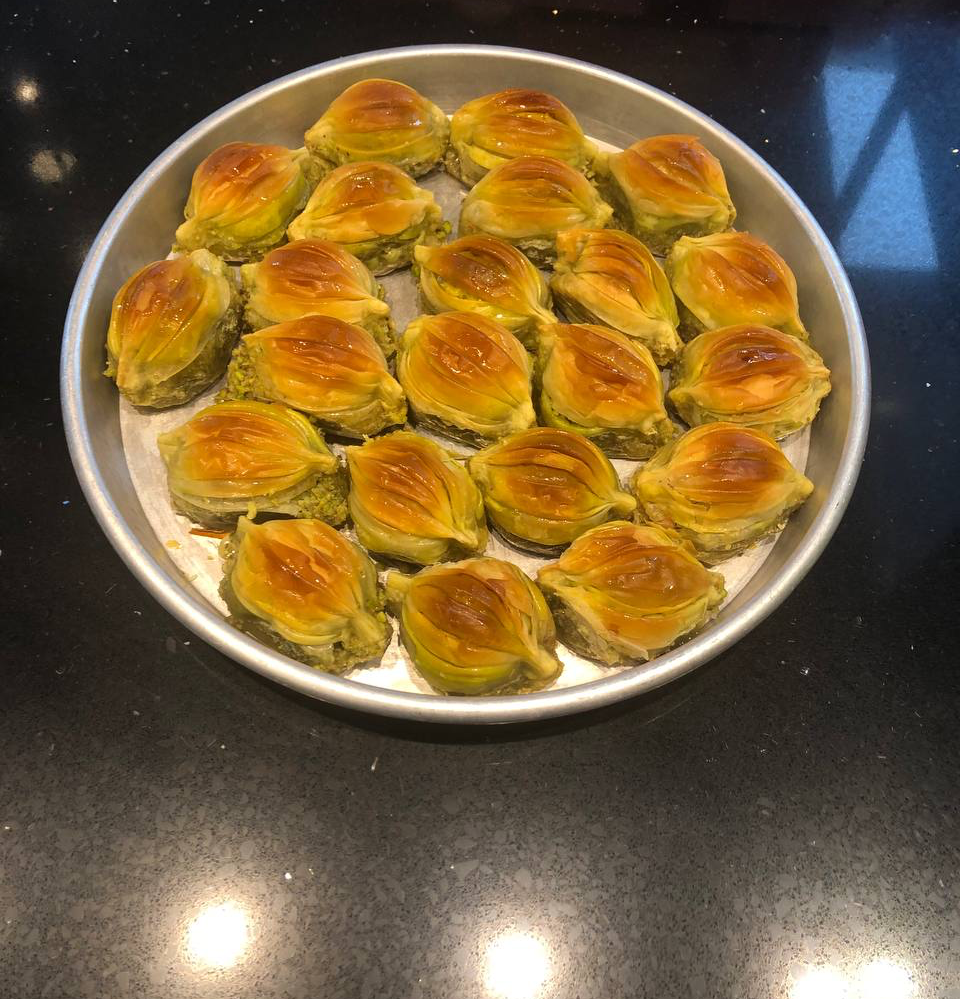 MIDYE WITH PISTACHIO